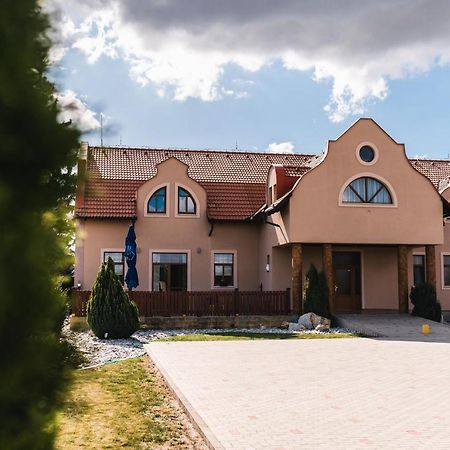 Motel Ard Sarovce Εξωτερικό φωτογραφία