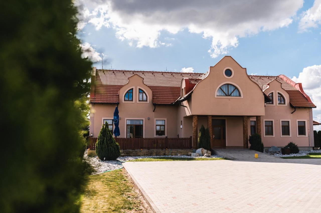 Motel Ard Sarovce Εξωτερικό φωτογραφία