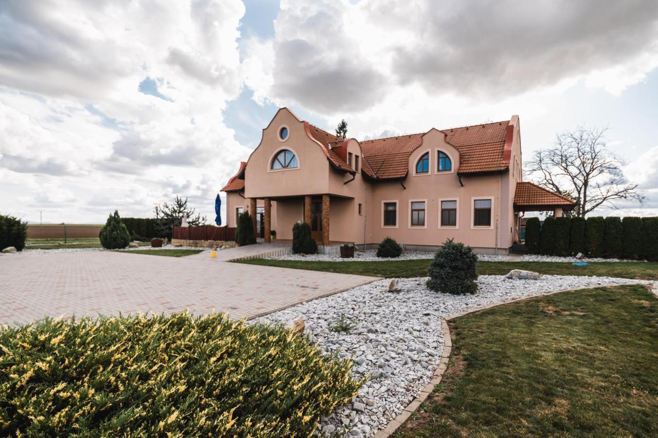 Motel Ard Sarovce Εξωτερικό φωτογραφία