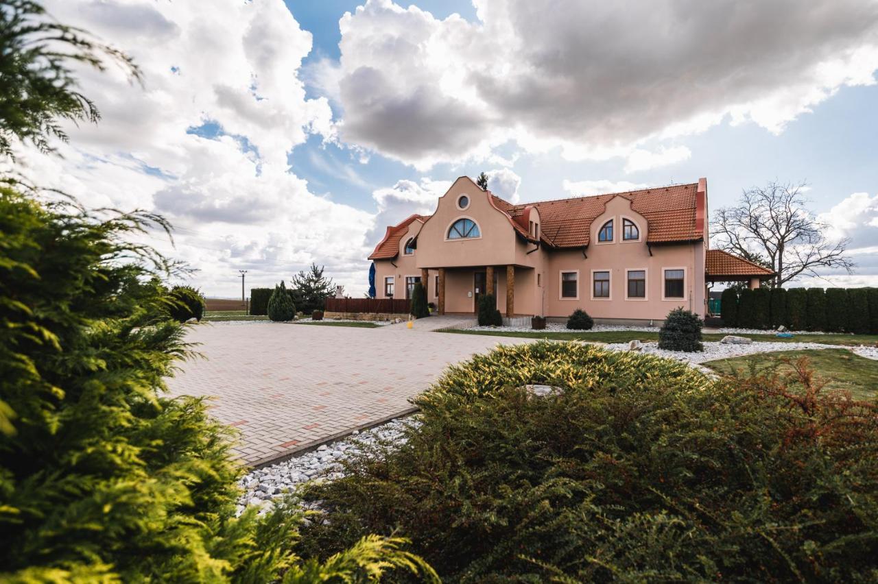 Motel Ard Sarovce Εξωτερικό φωτογραφία